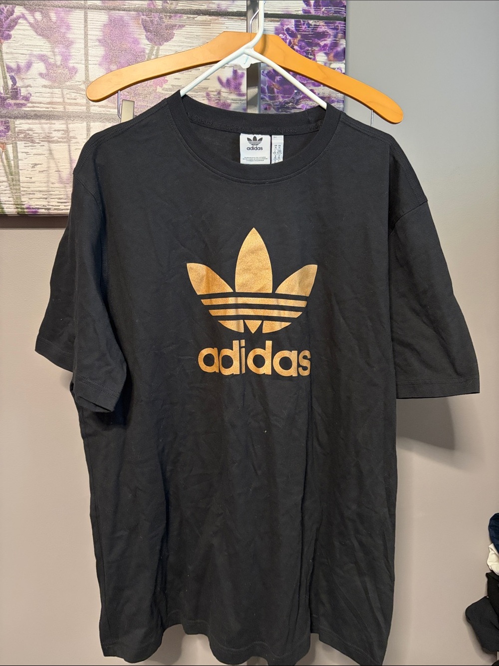 Men’s adidas Black T-Shirt with Gold Trefoil Logo NWT Size XL